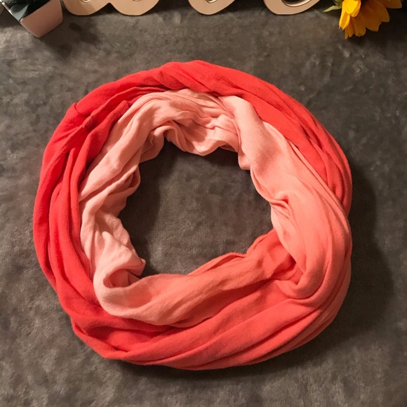 **Beautiful** Pink Ombré Infinity Scarf! - Picture 2 of 3